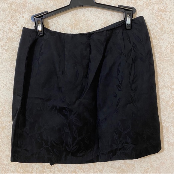 Leona formal mini wrap skirt - Picture 9 of 10